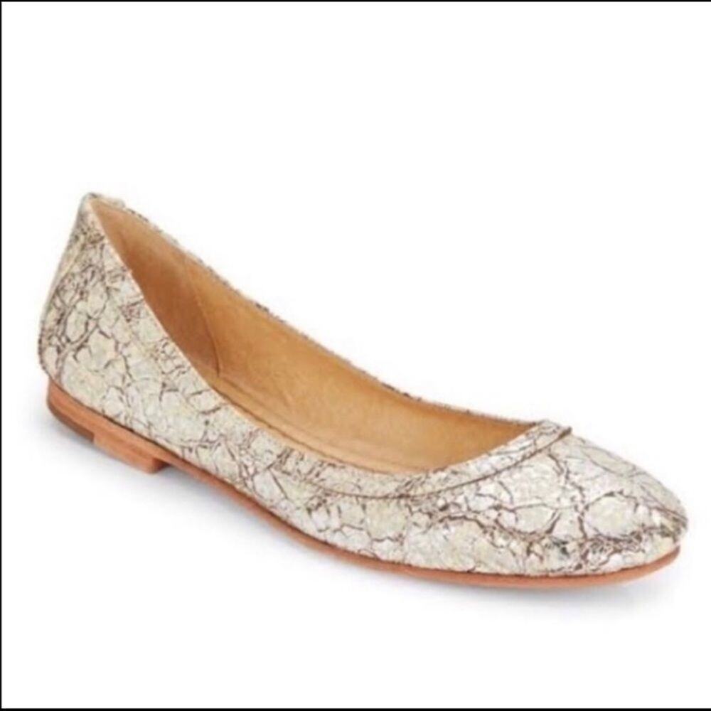 FRYE cream‎ and silver crinkle CARSON BALLET flats
